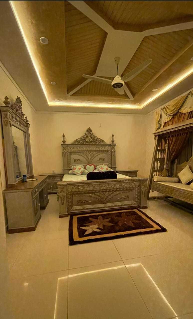 scaled_1000398738