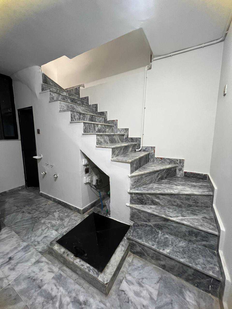 scaled_1000482721